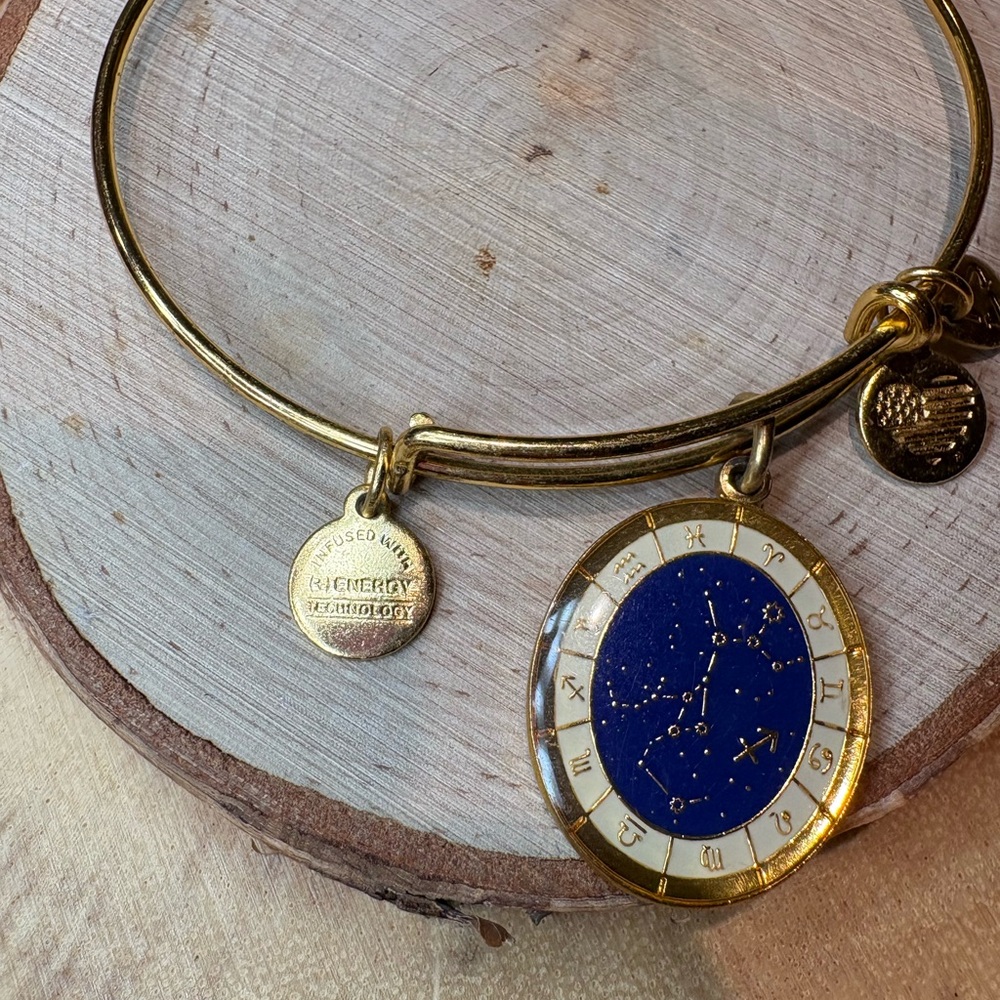 Sagittarius Zodiac Bangle Bracelet 💙